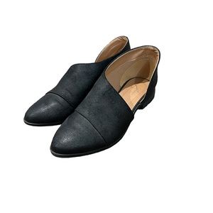 Black dress shoes